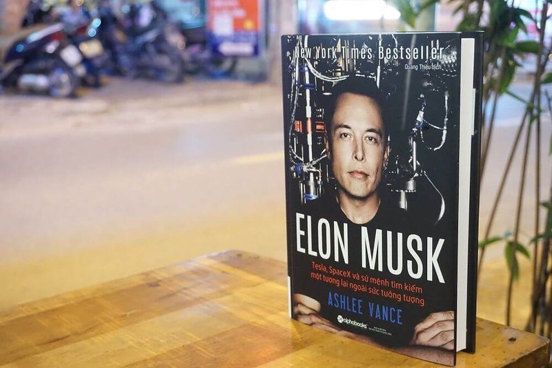 elon-musk-hanh-trinh-tu-tesla-spacex-den-khat-vong-dinh-hinh-tuong-lai-truyenchuonl-com-0-1